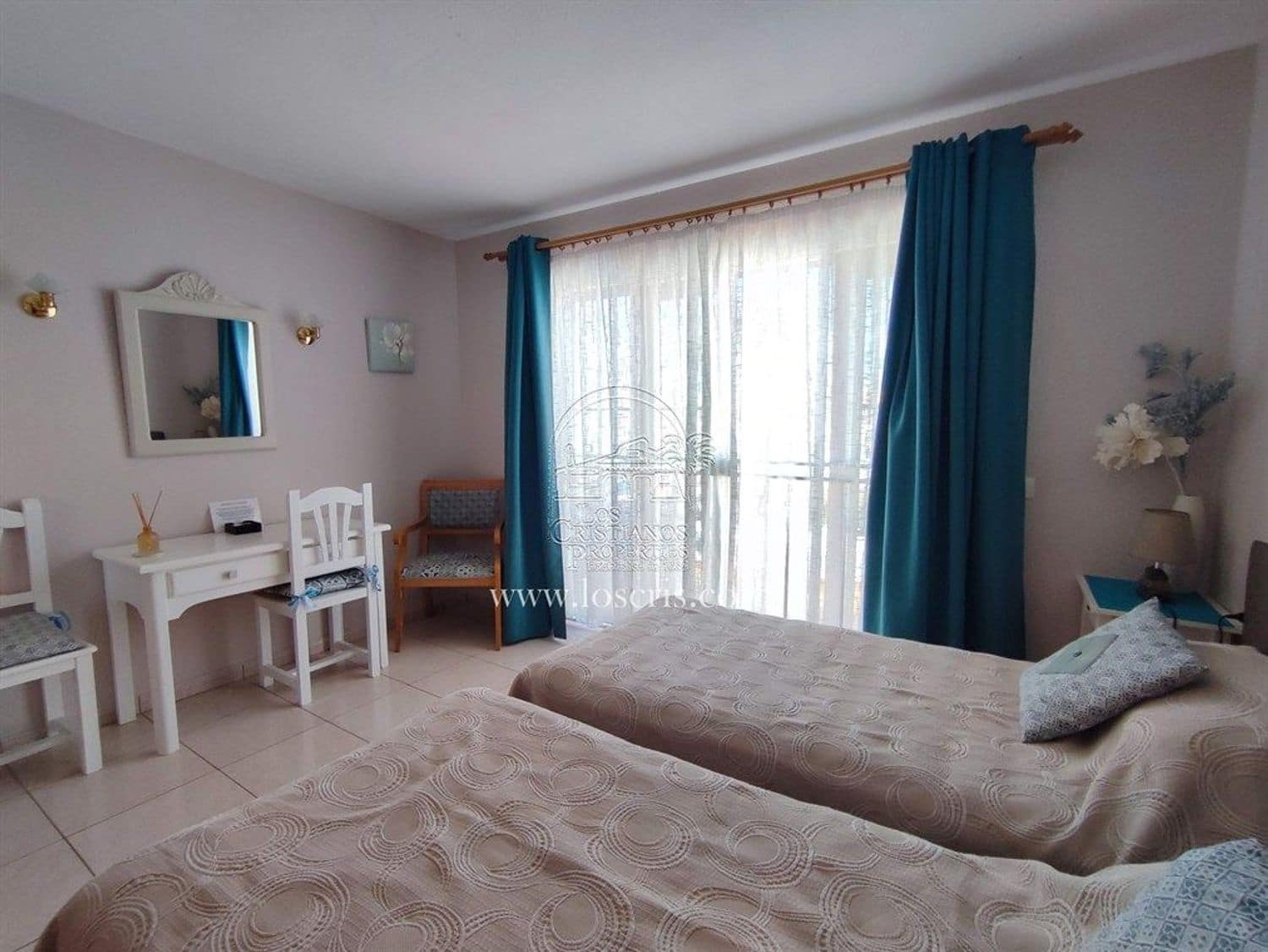 1 bedroom Apartment for sale in Los Cristianos with garage - € 289,000 (Ref: 9935480)