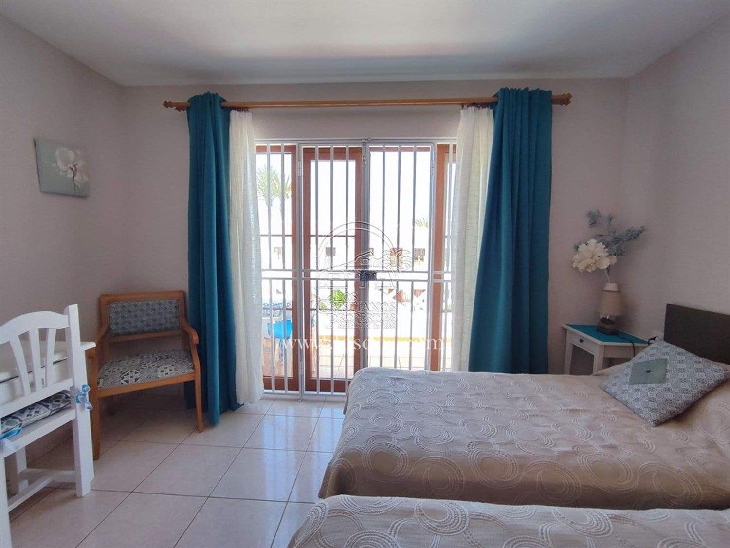 1 bedroom Apartment for sale in Los Cristianos with garage - € 289,000 (Ref: 9935480)