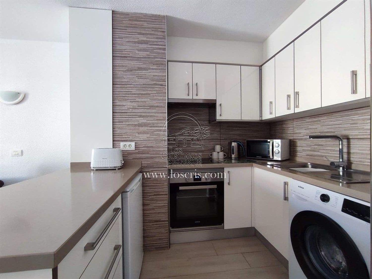 1 bedroom Apartment for sale in Los Cristianos with garage - € 289,000 (Ref: 9935480)