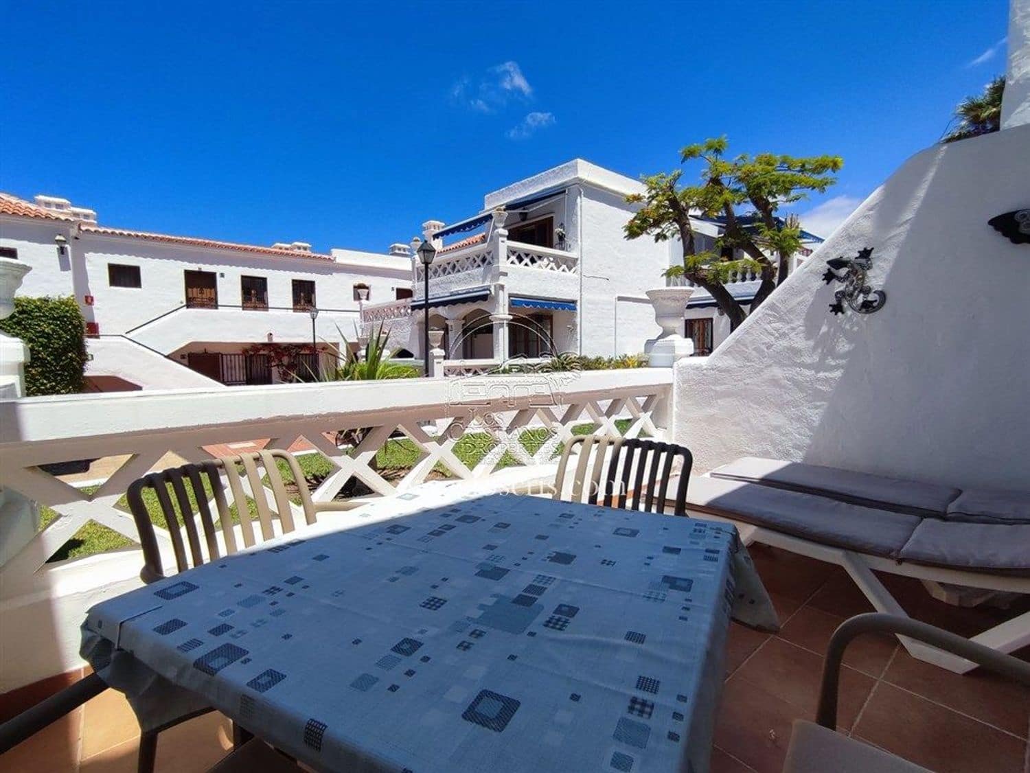 1 bedroom Apartment for sale in Los Cristianos with garage - € 289,000 (Ref: 9935480)