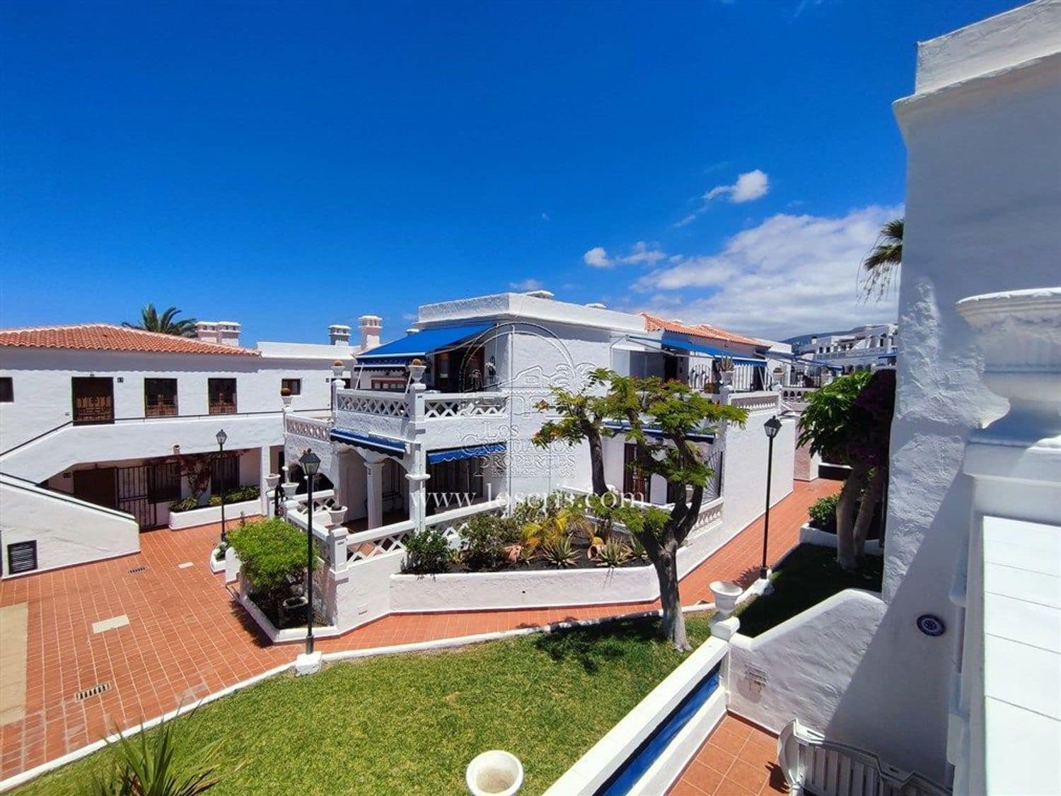 1 bedroom Apartment for sale in Los Cristianos with garage - € 289,000 (Ref: 9935480)