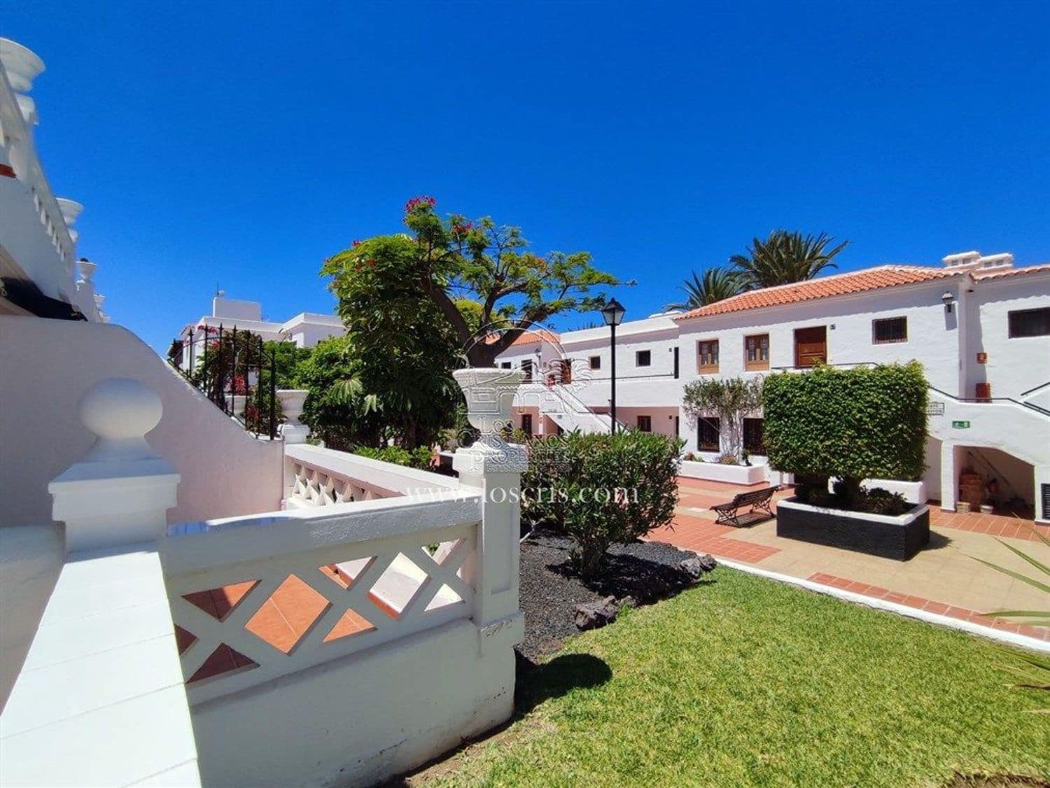 1 bedroom Apartment for sale in Los Cristianos with garage - € 289,000 (Ref: 9935480)