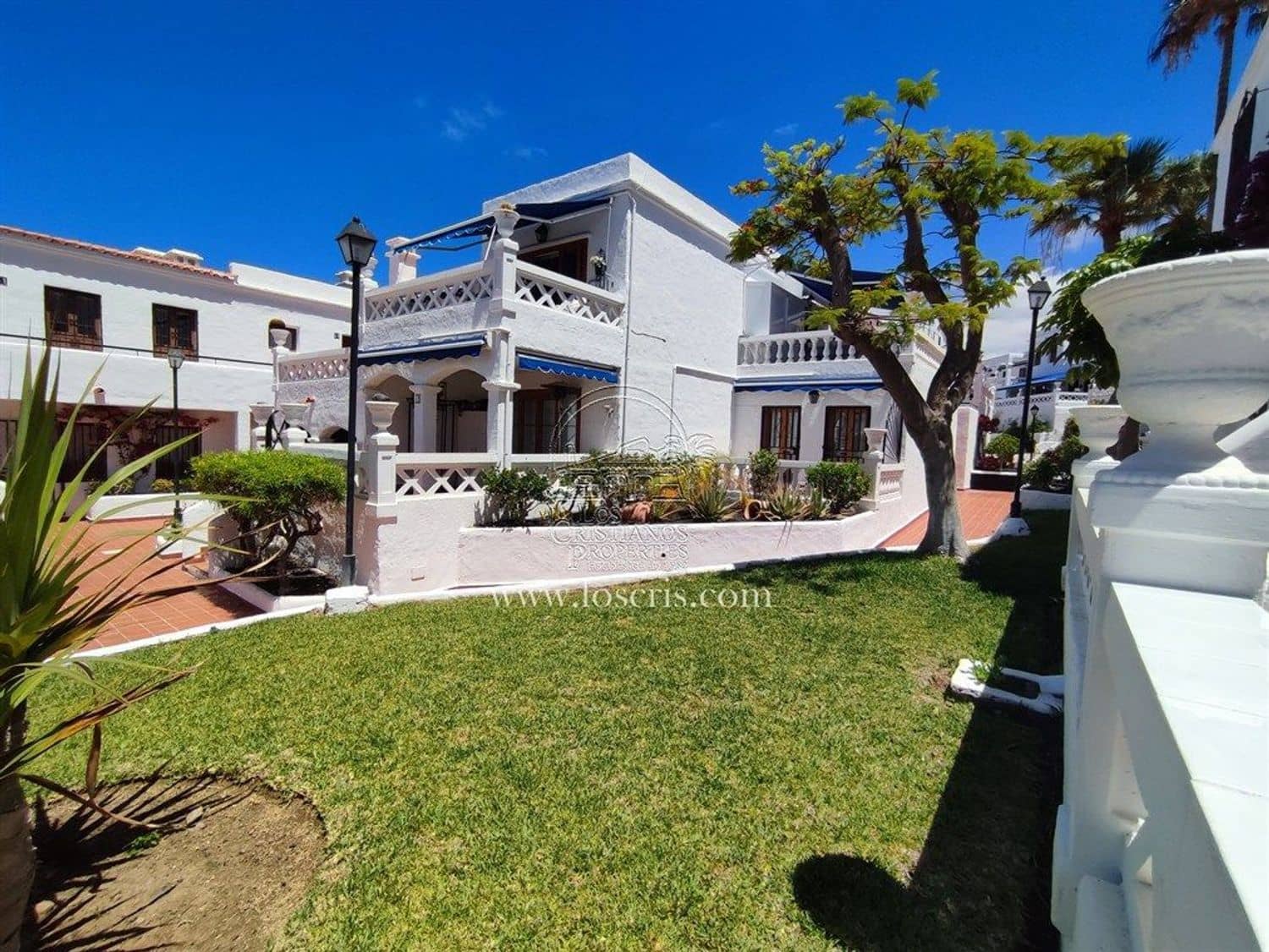 1 bedroom Apartment for sale in Los Cristianos with garage - € 289,000 (Ref: 9935480)