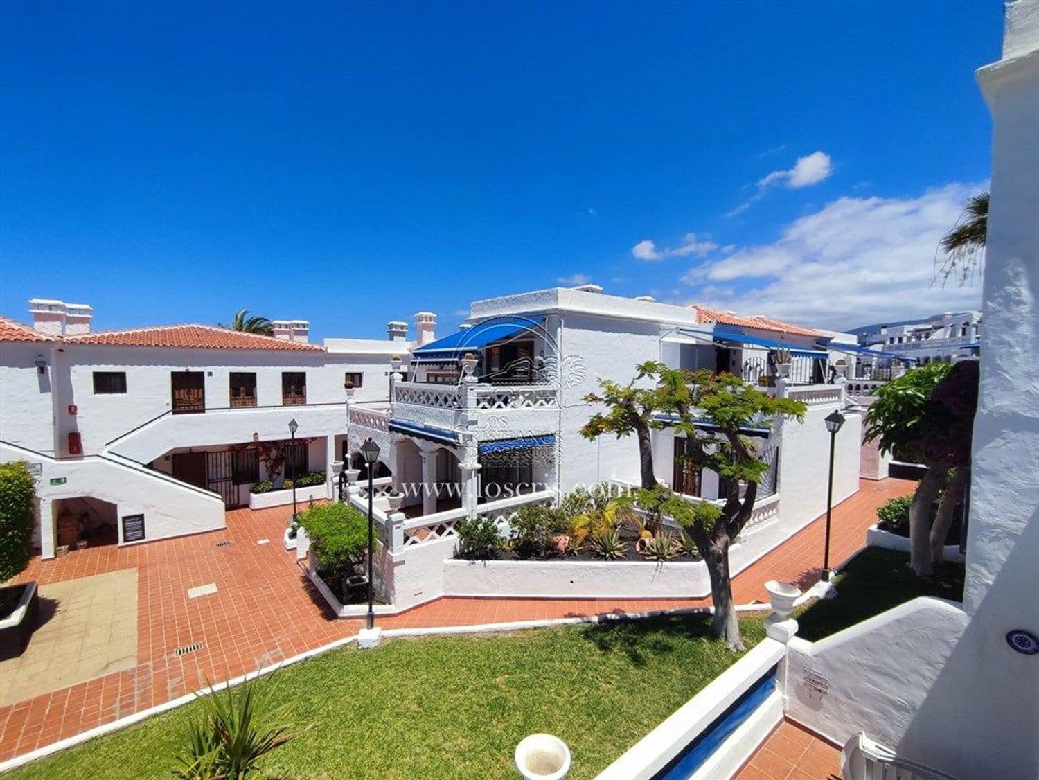 1 bedroom Apartment for sale in Los Cristianos with garage - € 289,000 (Ref: 9935480)