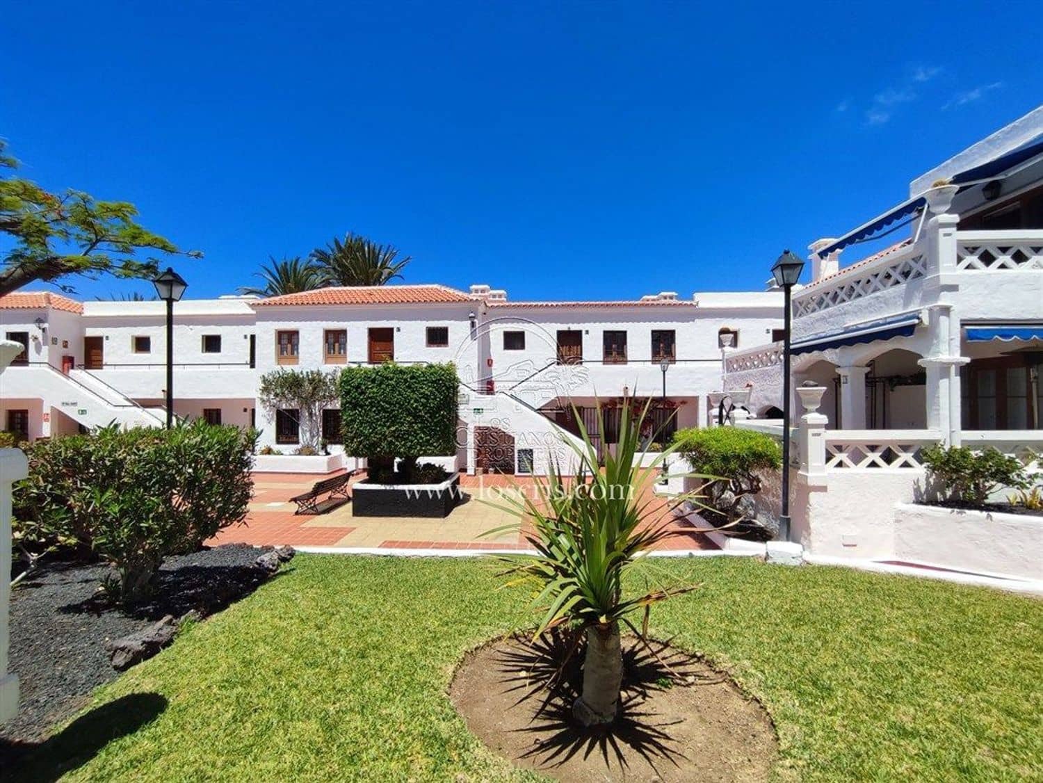 1 bedroom Apartment for sale in Los Cristianos with garage - € 289,000 (Ref: 9935480)