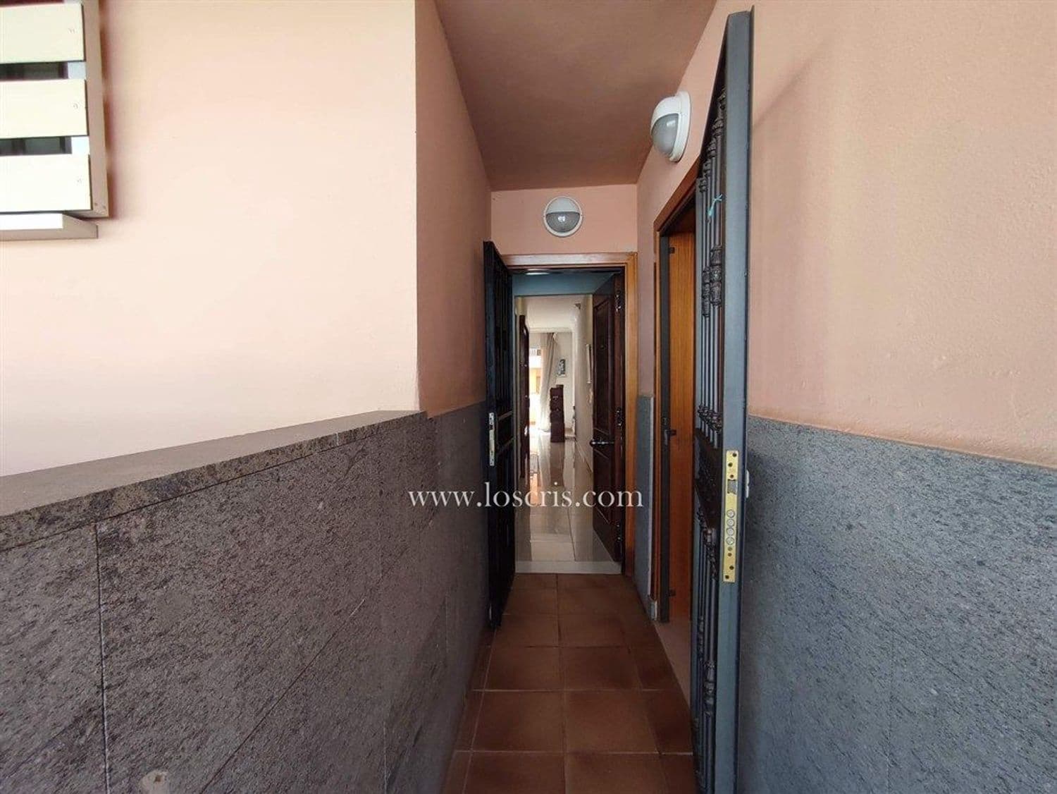 1 Zimmer Apartment zu verkaufen in Los Cristianos mit Pool Garage - 273.000 € (Ref: 9953681)