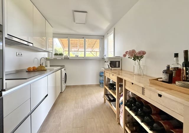 4 makuuhuone Omakotitalo myytävänä paikassa Javea / Xàbia mukana uima-altaan 
autotalli - 625 000 € (Ref: 10110359)