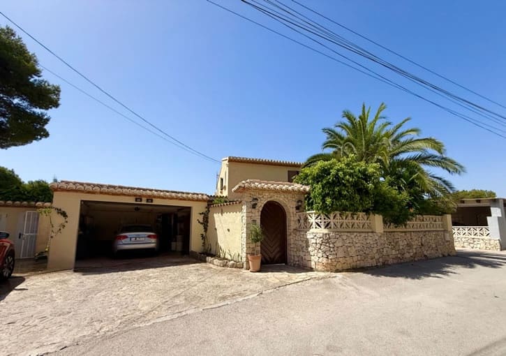 5 bedroom Villa for sale in Javea / Xabia with pool garage - € 1,325,000 (Ref: 10125267)