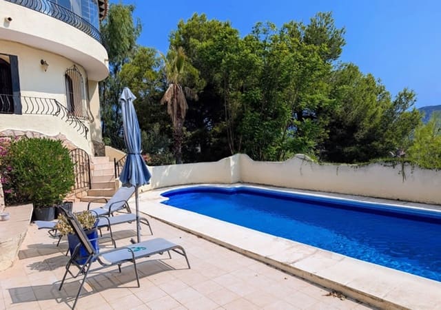 Chalet de 4 habitaciones en Moraira, Teulada-Moraira en venta con piscina garaje - 950.000 € (Ref: 9308733)
