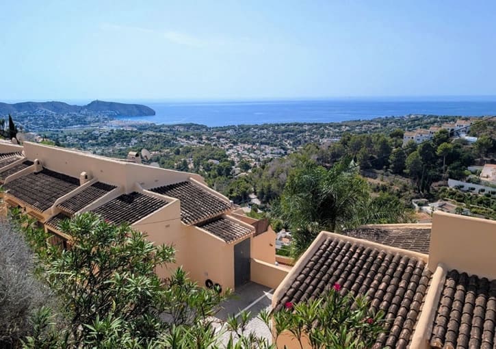 4 soveværelse Semi-Rækkehus til salg i Moraira med swimmingpool garage - € 445.000 (Ref: 9308743)