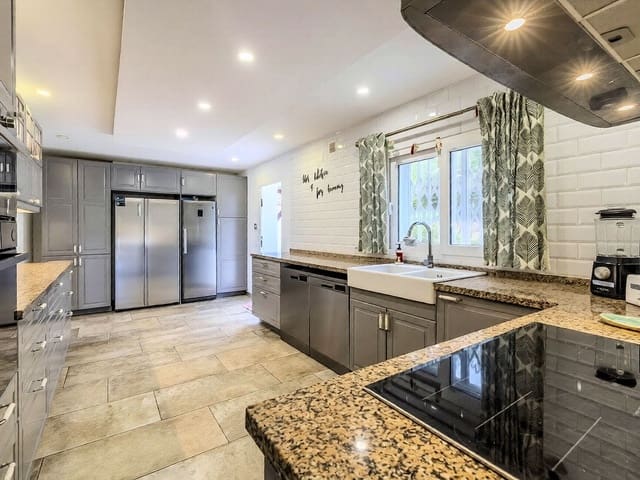 5 soveværelse Villa til salg i Javea / Xàbia med swimmingpool garage - € 995.900 (Ref: 9575360)