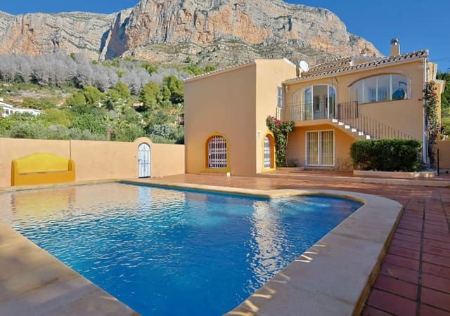 Chalet de 4 habitaciones en Javea / Xàbia en venta con piscina garaje - 750.000 € (Ref: 9598320)