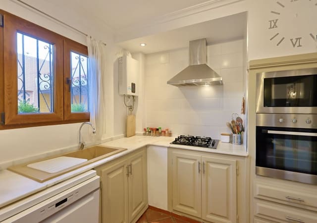 4 soveværelse Byhus til salg i Javea / Xàbia med swimmingpool - € 690.000 (Ref: 9610263)