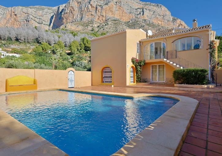 Chalet de 4 habitaciones en Javea / Xàbia en venta con piscina garaje - 750.000 € (Ref: 9622657)
