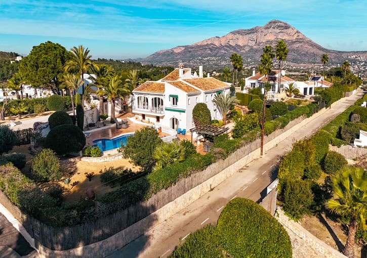 Chalet de 4 habitaciones en Javea / Xàbia en venta con piscina garaje - 1.095.000 € (Ref: 9626740)