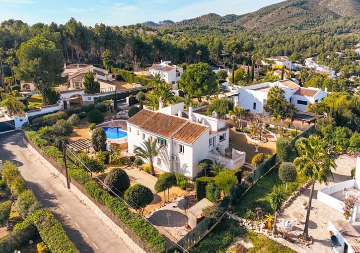 Chalet de 4 habitaciones en Javea / Xàbia en venta con piscina garaje - 1.095.000 € (Ref: 9626740)