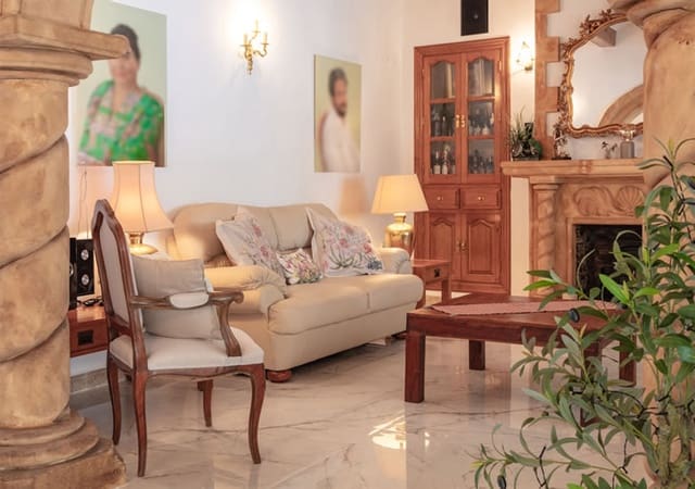 6 bedroom Villa for sale in Javea / Xàbia with garage - € 1,995,000 (Ref: 9641086)