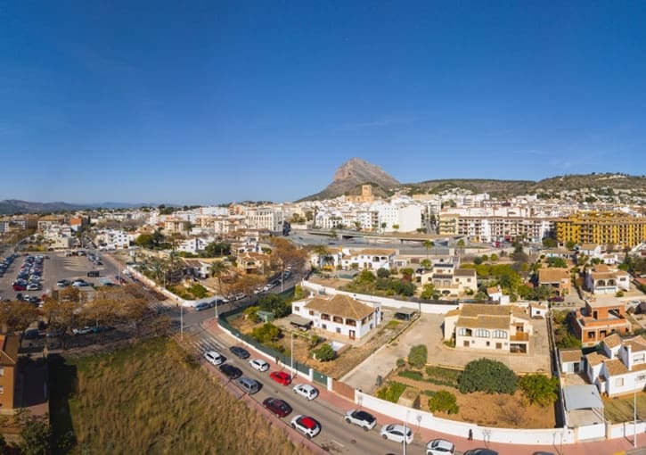 8 Zimmer Villa zu verkaufen in Javea / Xabia mit Pool Garage - 930.000 € (Ref: 9657861)