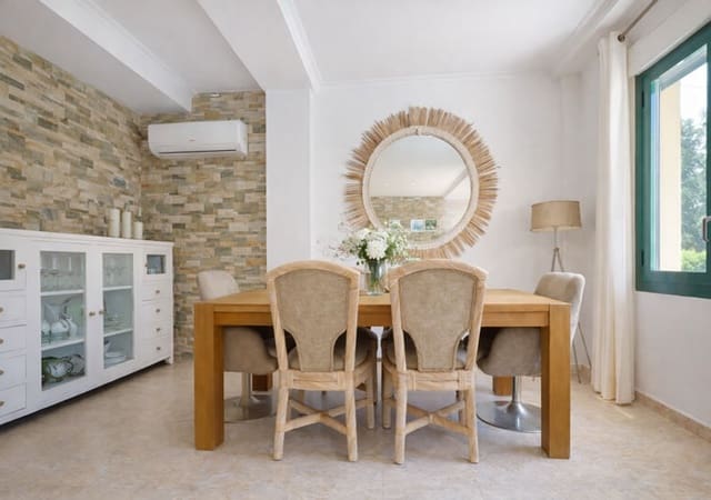 4 soveværelse Byhus til salg i Javea / Xàbia med swimmingpool garage - € 749.000 (Ref: 9745471)