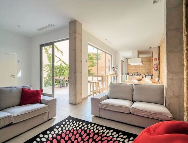 8 bedroom Commercial for sale in Javea / Xàbia - € 1,290,000 (Ref: 9763254)