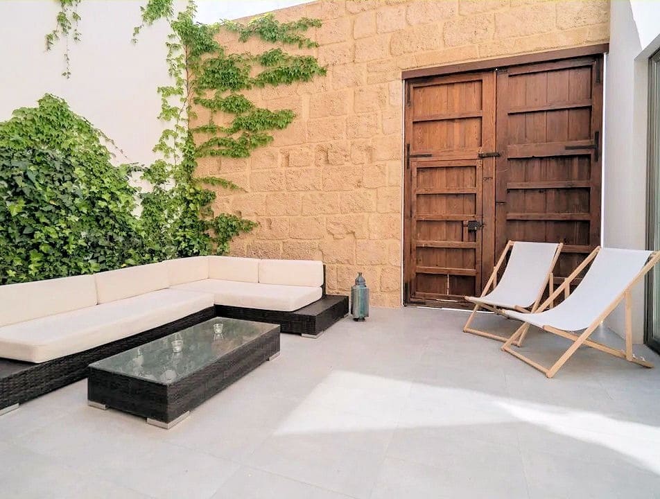 8 bedroom Commercial for sale in Javea / Xabia - € 1,290,000 (Ref: 9763254)