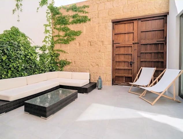 8 bedroom Commercial for sale in Javea / Xàbia - € 1,290,000 (Ref: 9763254)