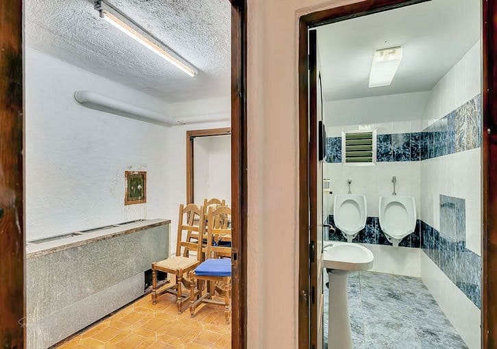 5 bedroom Commercial for sale in Moraira with garage - € 1,600,000 (Ref: 9770938)