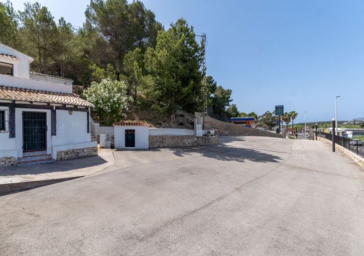 5 bedroom Commercial for sale in Moraira with garage - € 1,600,000 (Ref: 9770938)