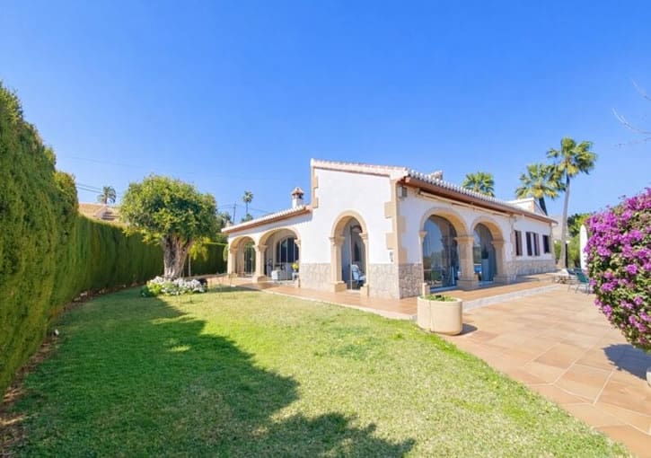 Chalet de 4 habitaciones en Javea / Xàbia en venta con piscina garaje - 1.695.000 € (Ref: 9894713)