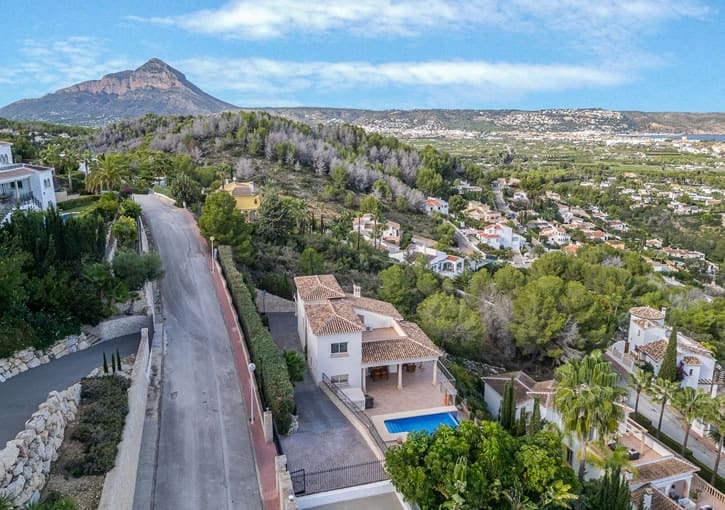 6 Zimmer Villa zu verkaufen in Javea / Xabia mit Pool Garage - 1.650.000 € (Ref: 9899857)