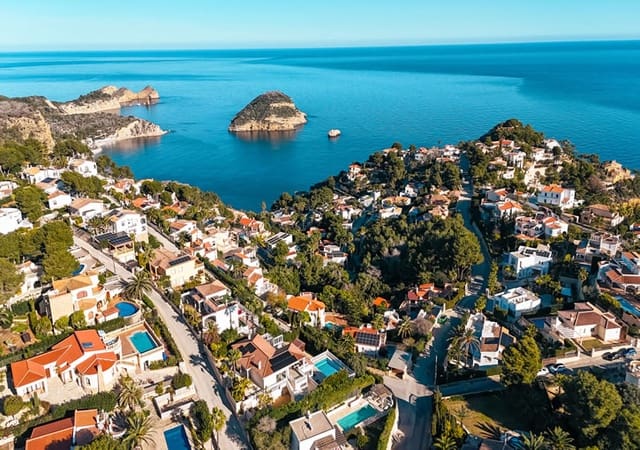 Chalet de 4 habitaciones en Javea / Xàbia en venta con piscina garaje - 1.395.000 € (Ref: 9899860)