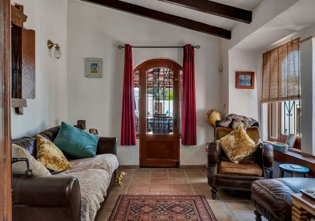4 soveværelse Villa til salg i Teulada-Moraira med swimmingpool garage - € 499.000 (Ref: 9963549)