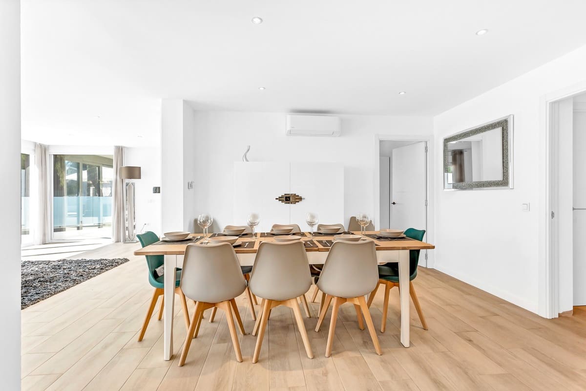 5 bedroom Villa for sale in La Cala de Mijas - € 1,499,950 (Ref: 10026272)