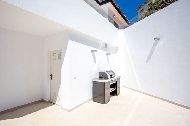 5 bedroom Villa for sale in La Cala de Mijas, Mijas - € 1,499,950 (Ref: 10026272)