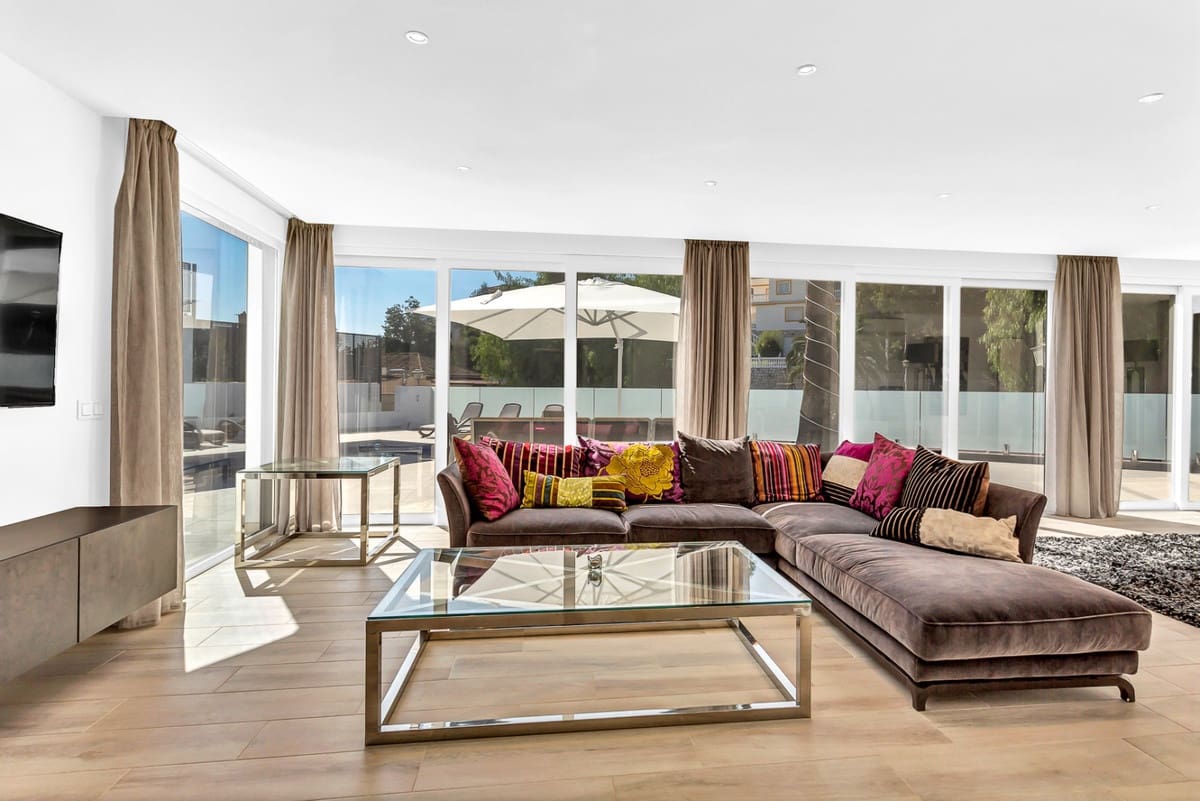 5 bedroom Villa for sale in La Cala de Mijas - € 1,499,950 (Ref: 10026272)