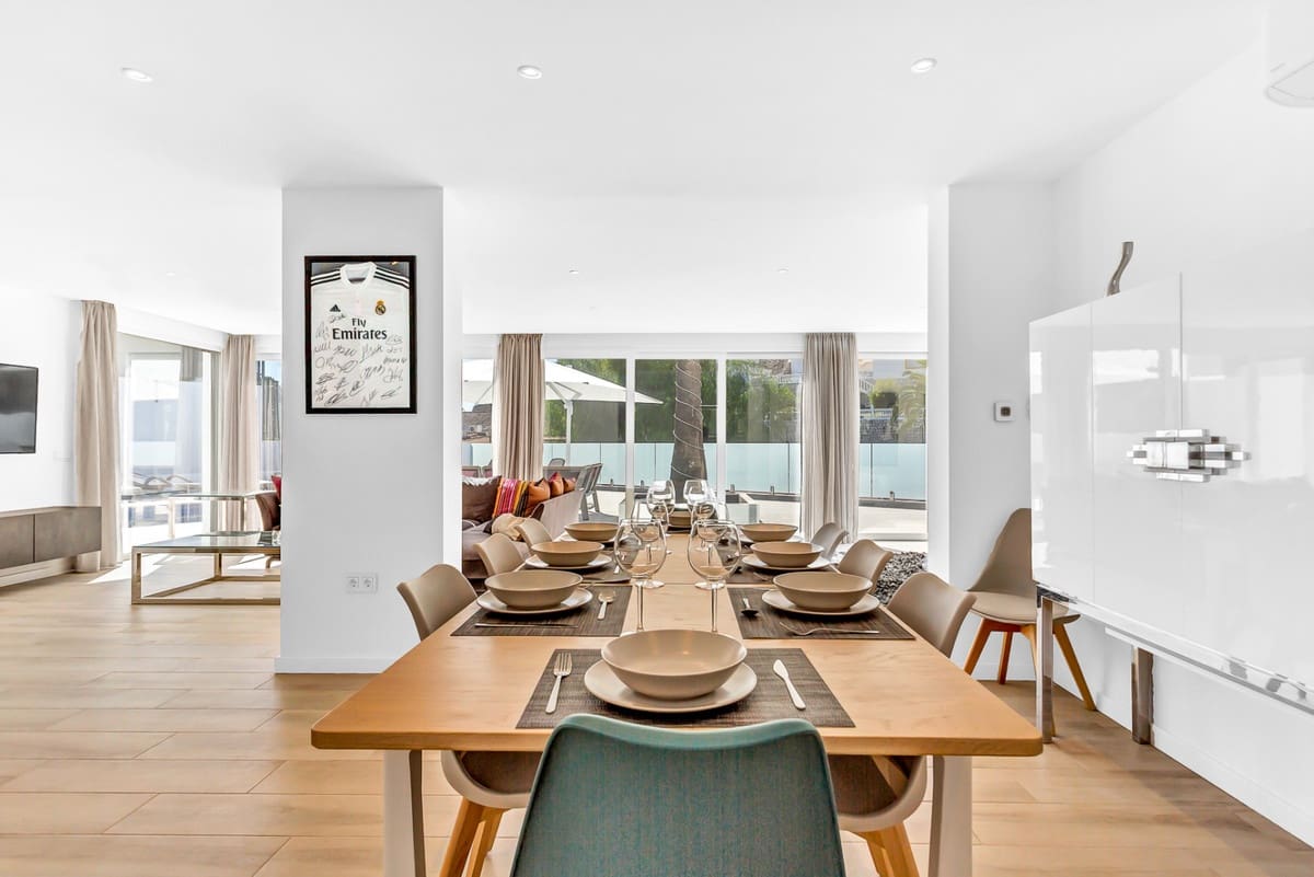 5 bedroom Villa for sale in La Cala de Mijas - € 1,499,950 (Ref: 10026272)