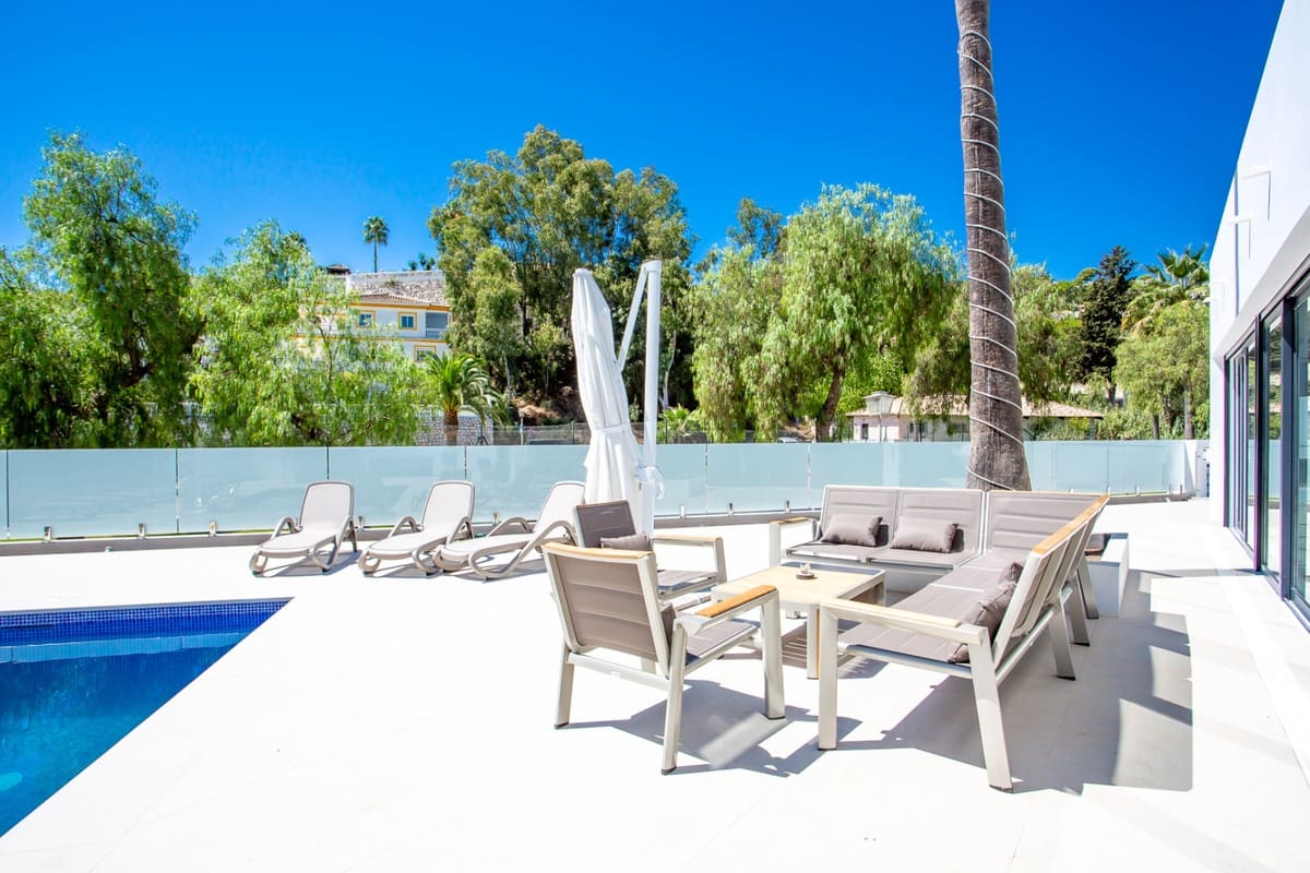 5 bedroom Villa for sale in La Cala de Mijas - € 1,499,950 (Ref: 10026272)
