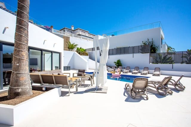 5 bedroom Villa for sale in La Cala de Mijas, Mijas - € 1,499,950 (Ref: 10026272)