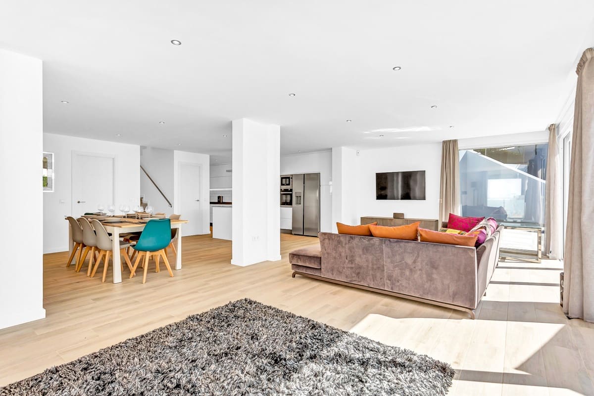 5 bedroom Villa for sale in La Cala de Mijas - € 1,499,950 (Ref: 10026272)