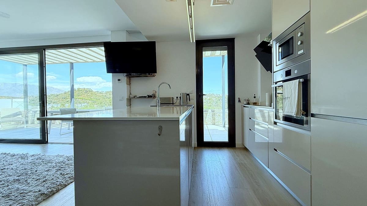 2 bedroom Apartment for sale in La Cala de Mijas with pool garage - € 695,000 (Ref: 10030920)