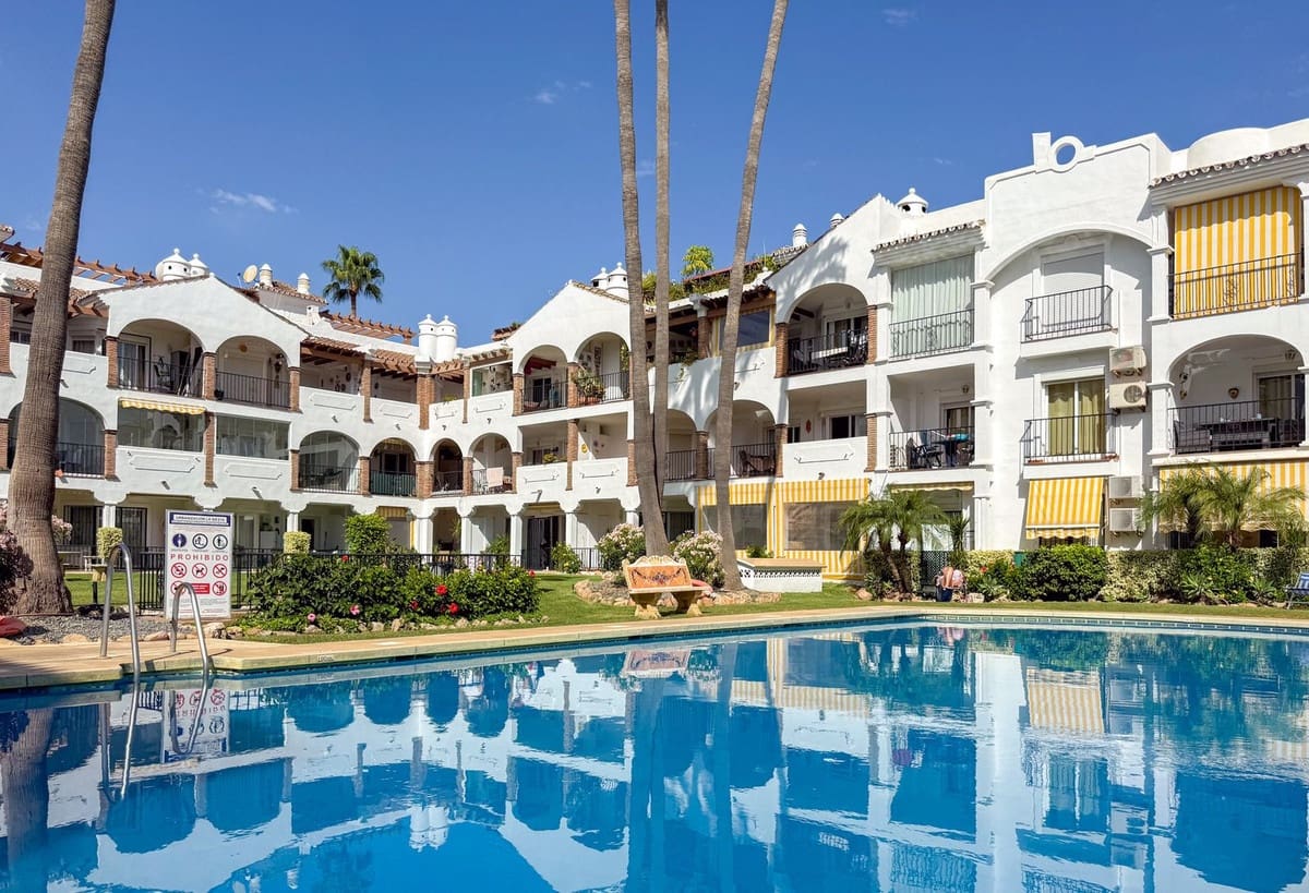 2 soveværelse Lejlighed til salg i Mijas Golf med swimmingpool garage - € 295.000 (Ref: 10043405)
