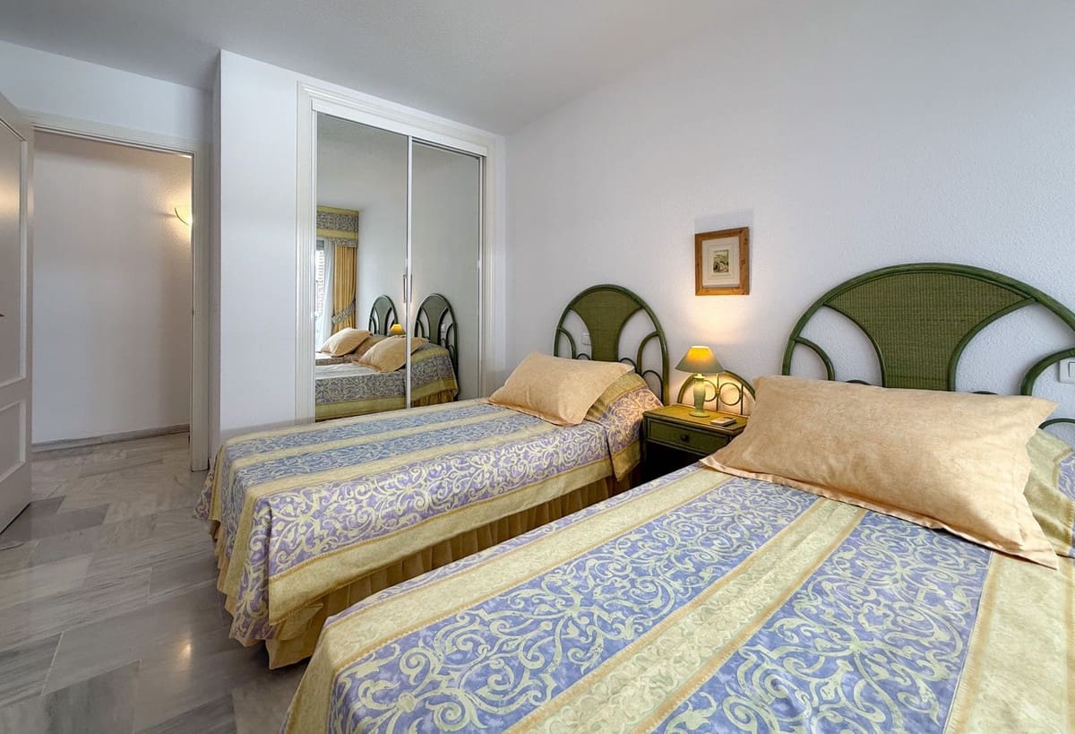 2 soveværelse Lejlighed til salg i Mijas Golf med swimmingpool garage - € 295.000 (Ref: 10043405)