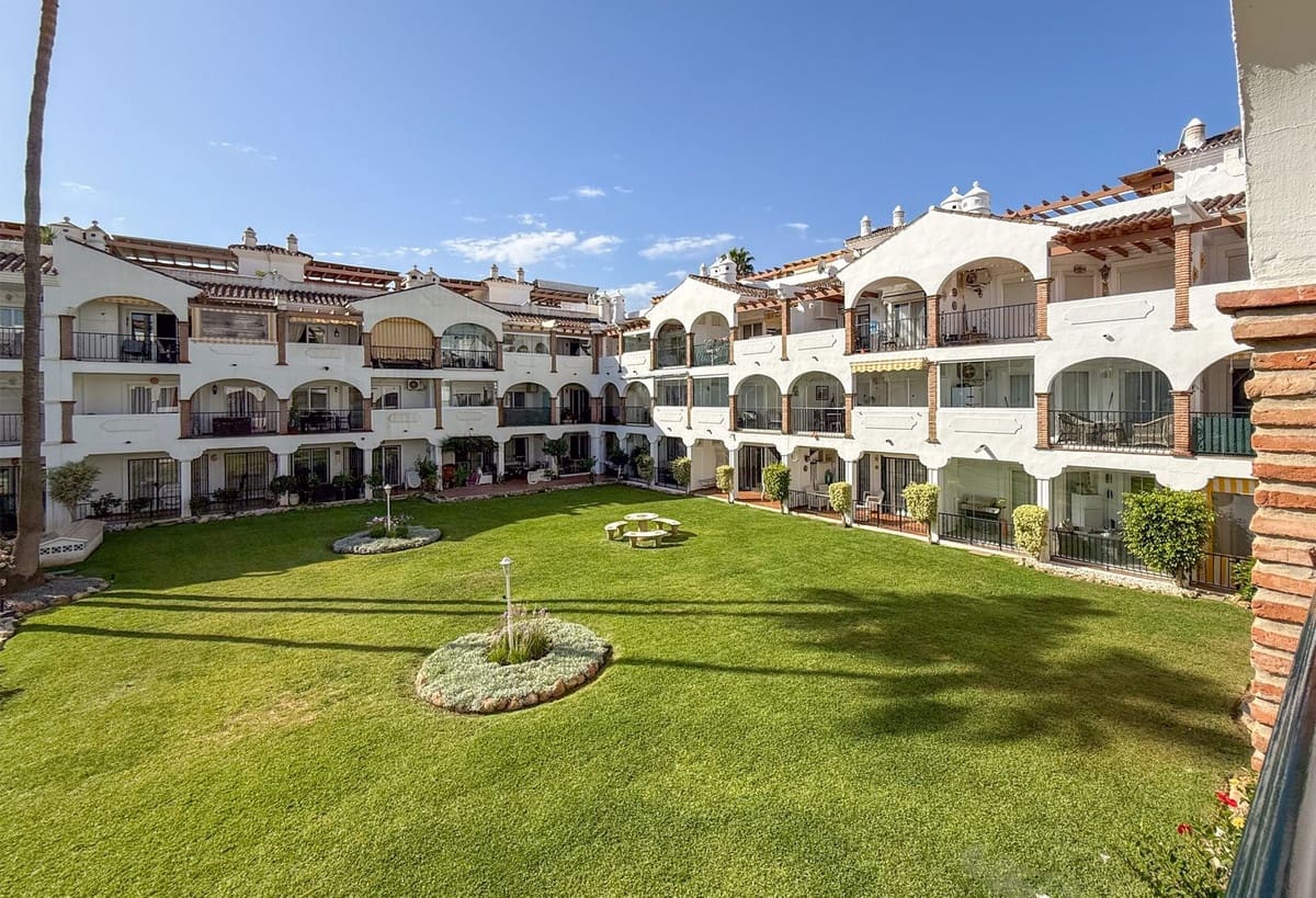 2 soveværelse Lejlighed til salg i Mijas Golf med swimmingpool garage - € 295.000 (Ref: 10043405)