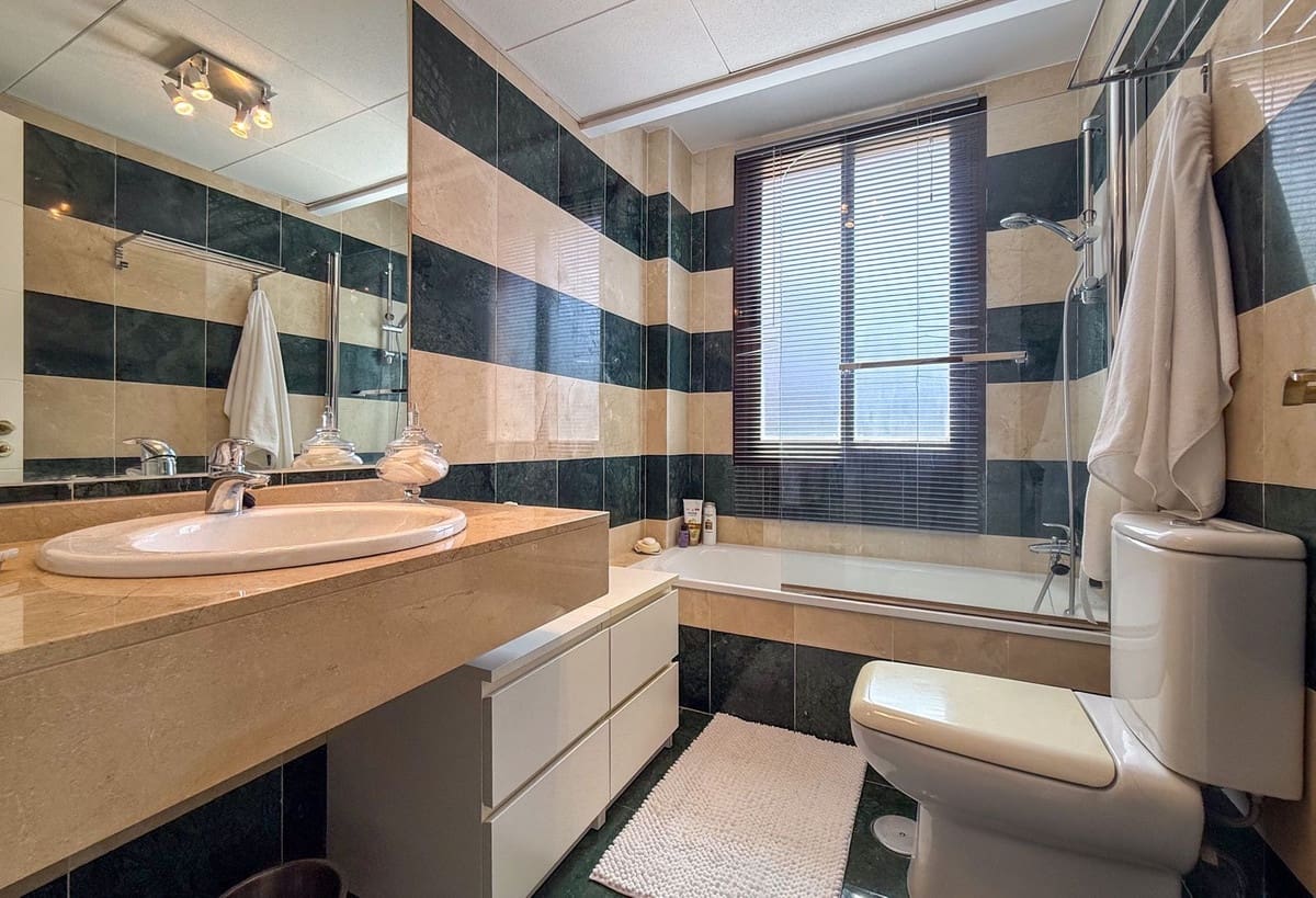 2 sypialnia Apartament na sprzedaż w La Cala de Mijas z basenem garażem - 330 000 € (Ref: 10060693)