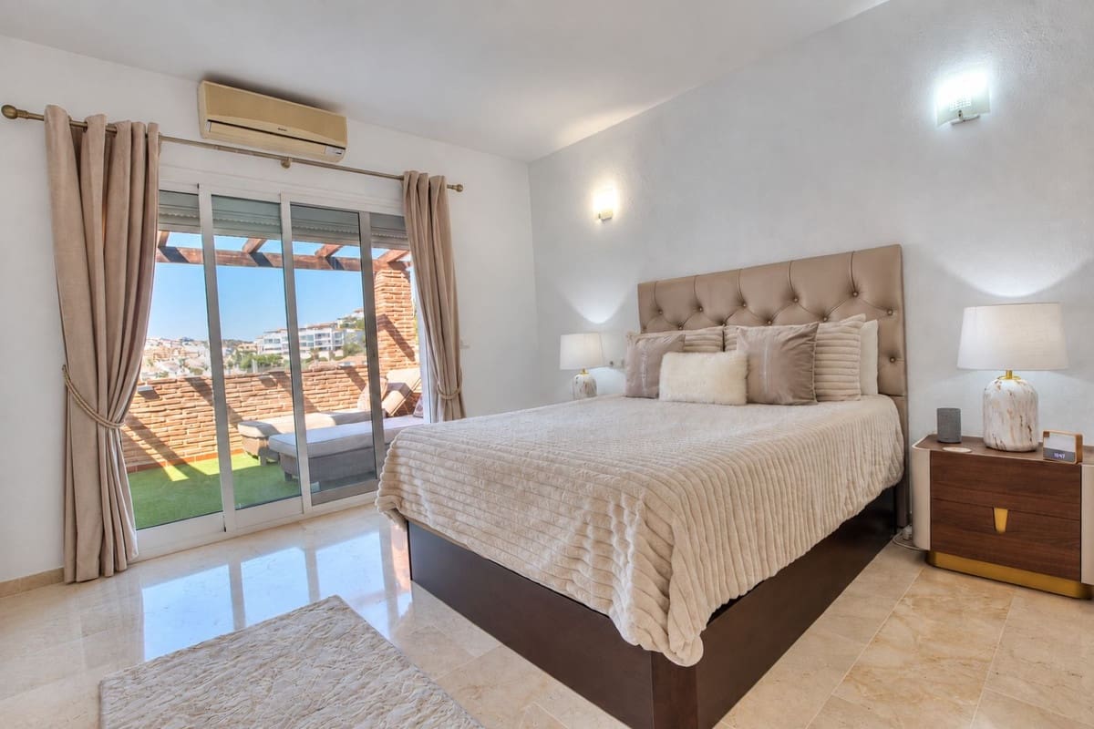 Casa de 3 habitaciones en Riviera del Sol en venta con piscina garaje - 550.000 € (Ref: 10079836)