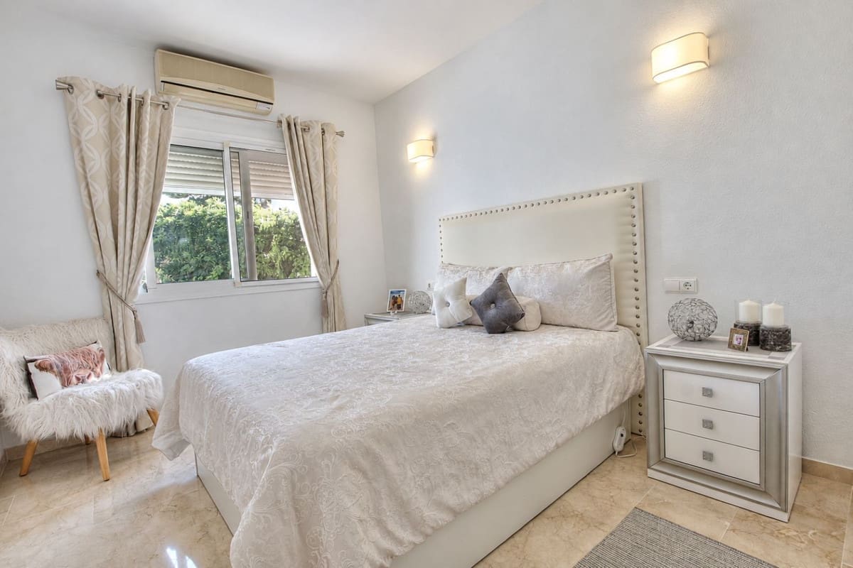 Casa de 3 habitaciones en Riviera del Sol en venta con piscina garaje - 550.000 € (Ref: 10079836)