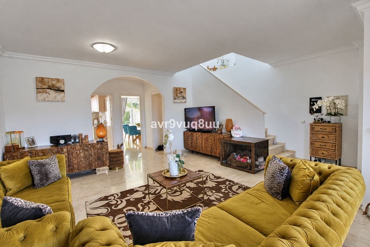 3 bedroom Townhouse for sale in Riviera del Sol with pool garage - € 550,000 (Ref: 10079836)