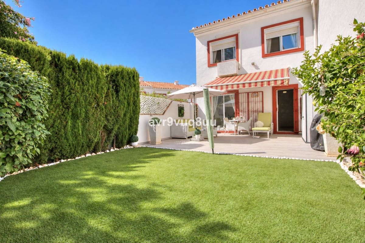 3 bedroom Townhouse for sale in Riviera del Sol with pool garage - € 550,000 (Ref: 10079836)