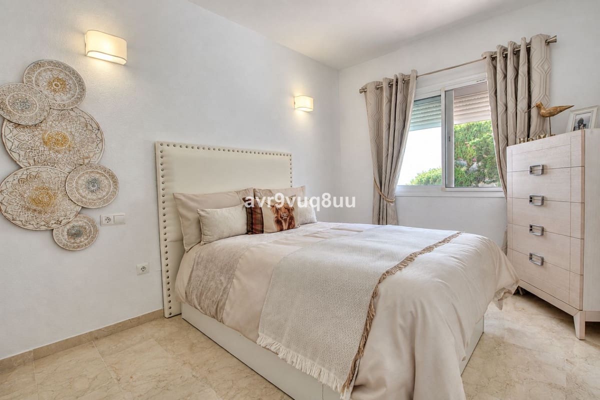3 bedroom Townhouse for sale in Riviera del Sol with pool garage - € 550,000 (Ref: 10079836)