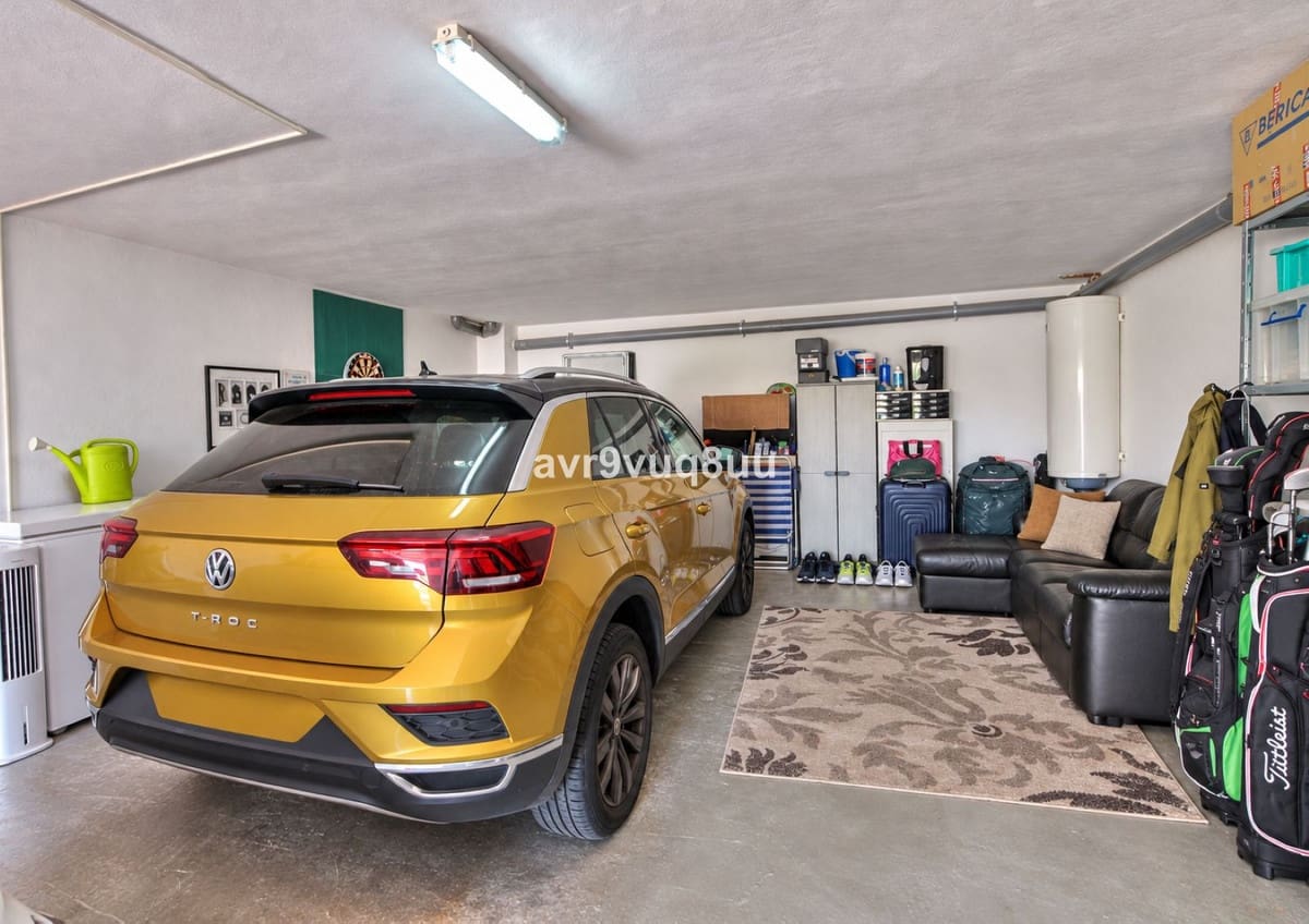 3 bedroom Townhouse for sale in Riviera del Sol with pool garage - € 550,000 (Ref: 10079836)